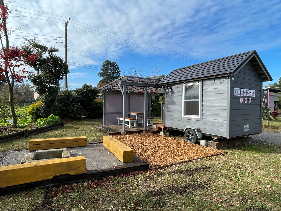 ファイヤーピットとタイニーハウス