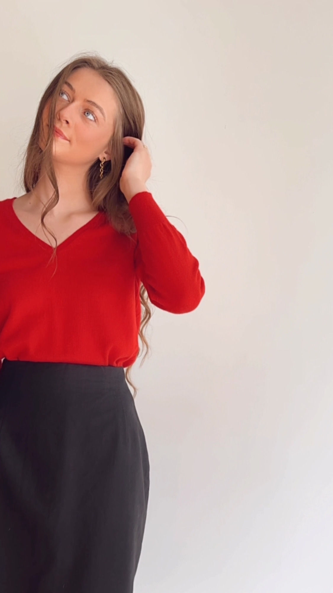 GOLD TONED DANGLE EARRINGS