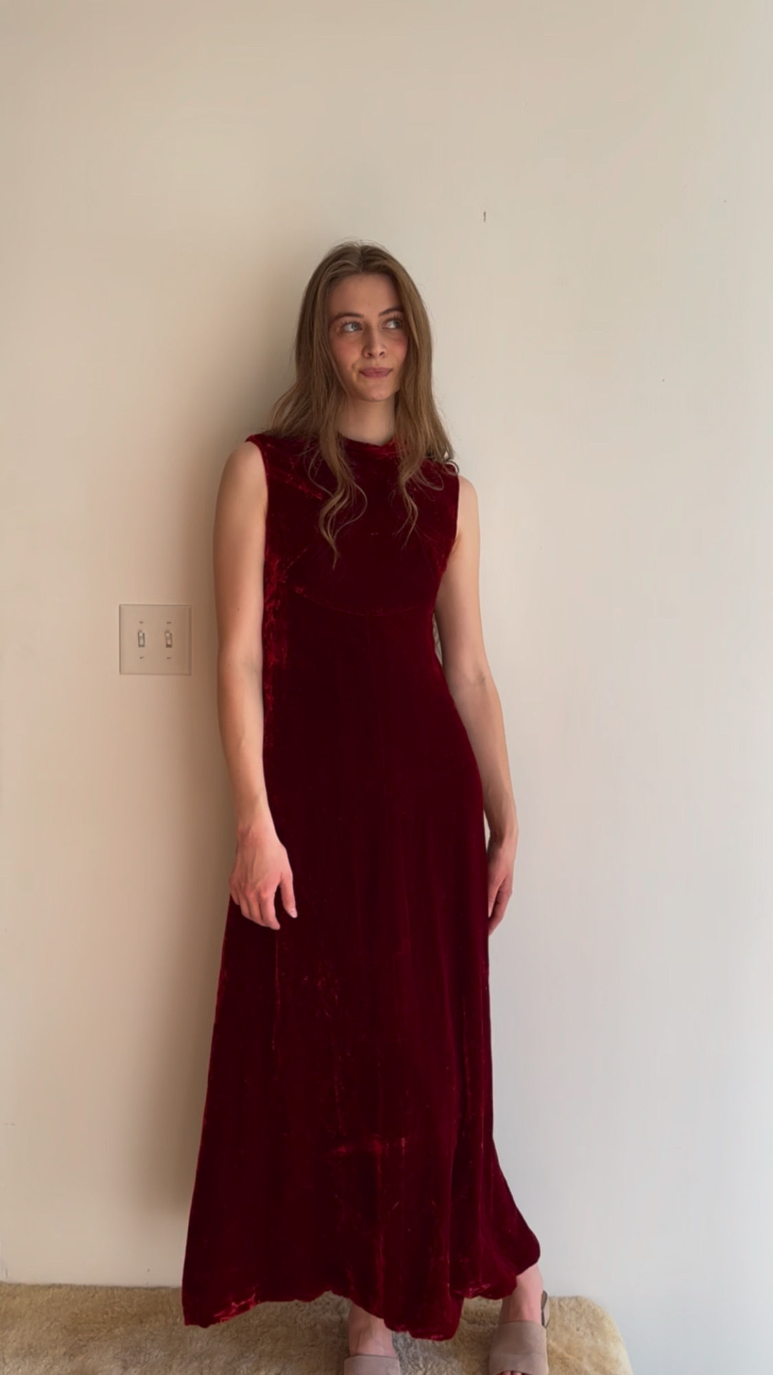 VTG DEEP RED CRUSHED VELVET GOWN - FITS SIZE 4