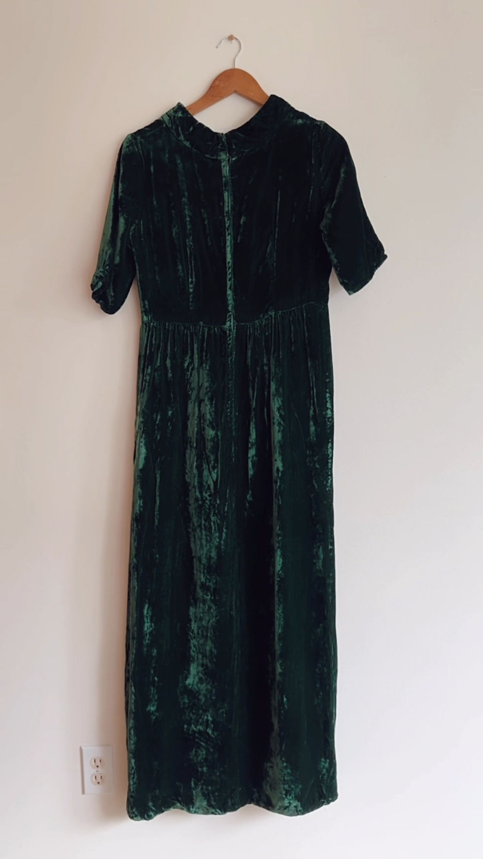 Thumbnail: VTG GREEN CRUSHED VELVET GOWN - FITS LIKE SIZE 6/8