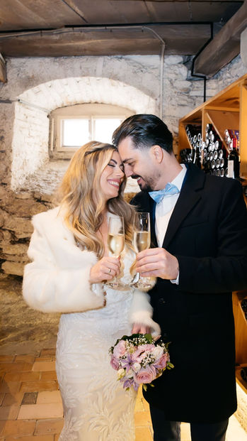 Hochzeitspaar Weinkeller Schloss Laufen