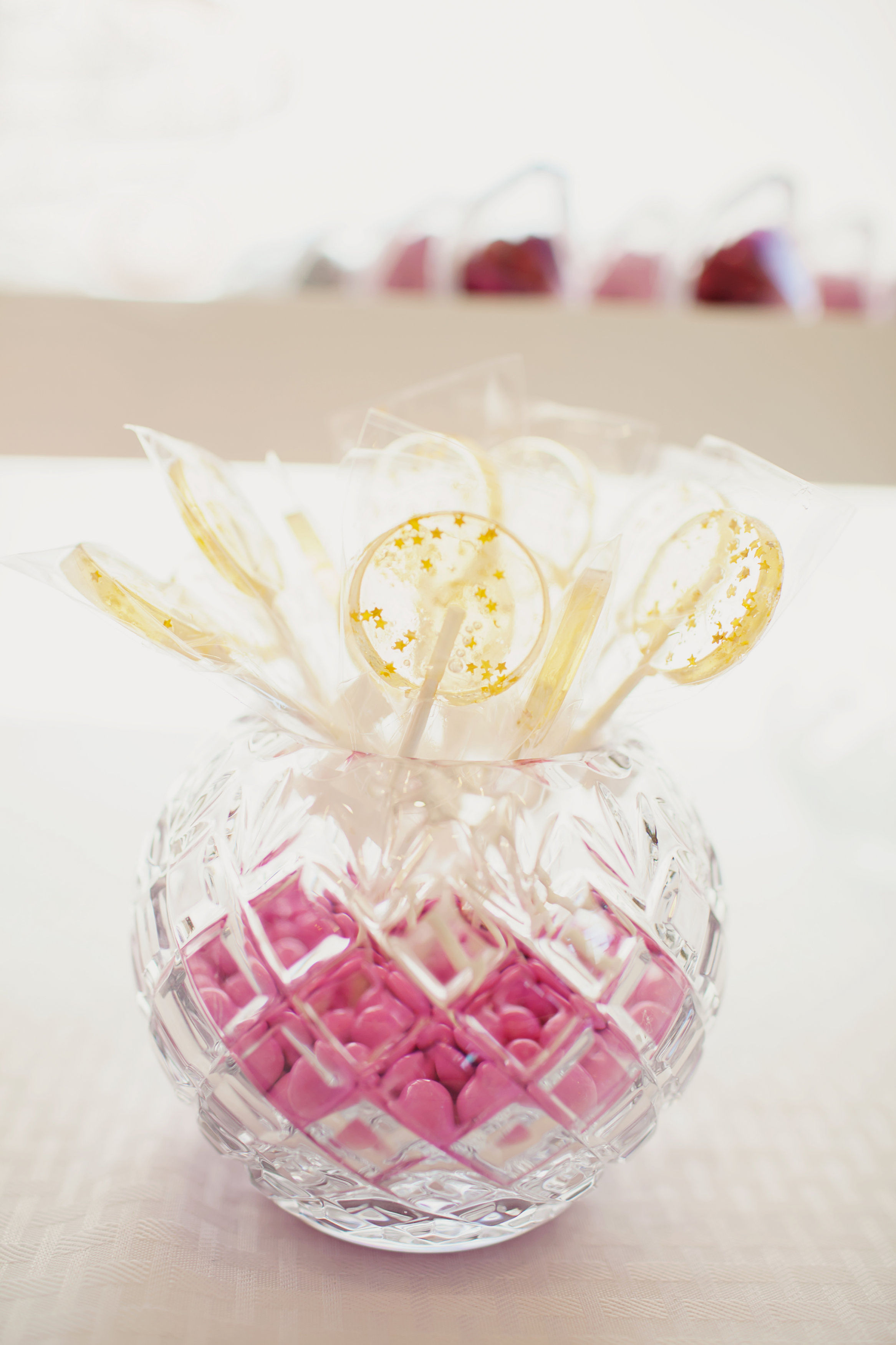 12 FUN POPS WITH EDIBLE GOLD STARS