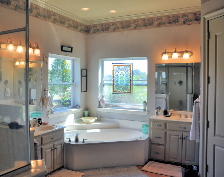 124_masterbath.JPG