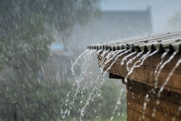 Monitoring water level sungai dan curah hujan untuk analisis hidrologi DAS secara real-time.