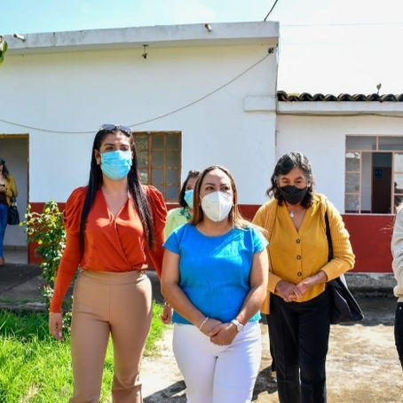 Visitan María de Jesús Tovar y Grisel Tello albergues en Pátzcuaro