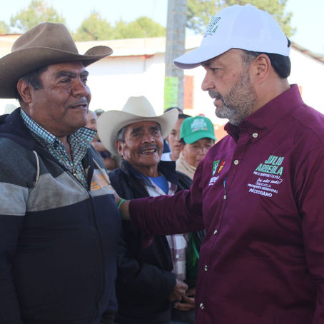 Con gran cariño, reciben a Julio Arreola, en la comunidad de Santa Juana