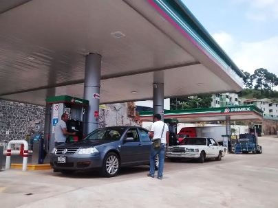 FUNCIONARIO IMPIDE OPERACIÓN DE GASOLINERA