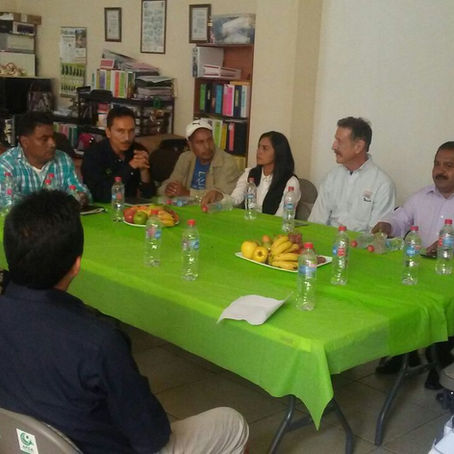 DIPUTADO AGUILERA OFRECE APOYO PARA ENCONTRAR MERCADO A AGUACATEROS DE TINGAMBATO