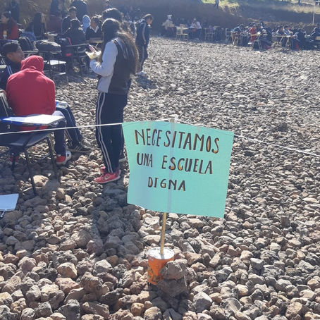 ALUMNOS DE LA SECUNDARIA VISTA DEL LAGO SE MANIFIESTAN EN CONTRA DE LA NUEVA ESTACIÓN DE BOMBEROS; E