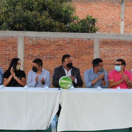 Inauguró Julio Arreola cancha de Usos Múltiples en la colonia Popular