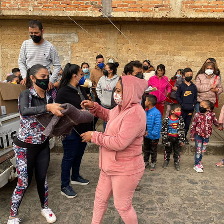 Llevan DIF Municipal y la Regidora Erika Yaneth Velázquez sonrisas a niños patzcuarenses