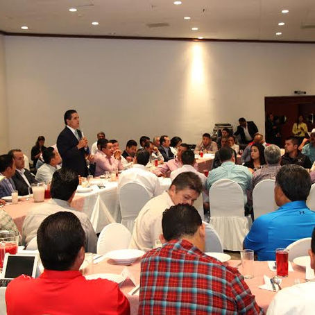 OFRECE SILVANO AUREOLES RELACIÓN DIRECTA Y SIN INTERMEDIARIOS CON PRESIDENTES MUNICIPALES