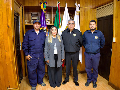 Dayana Pérez Mendoza da la bienvenida al nuevo Capitán de Puerto de Zirahuén