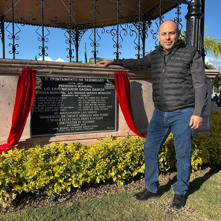 Eric Gaona inaugura obra vial en Téjaro de los Izquierdo