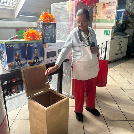 Anuncian rifa en el mercado provicional ubicado en Obregón en Pátzcuaro