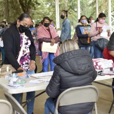 EN PÁTZCUARO REALIZAN ENTREGA DE TARJETAS BIENESTAR