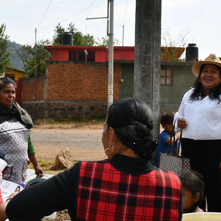 ISABEL CASTILLEJO ESCUCHA A MUJERES DURANTE SU CAMPAÑA