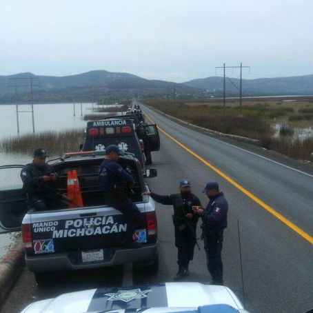 DETIENEN A 22 POR BLOQUEO DE LA CARRETERA MORELIA-CUITZEO