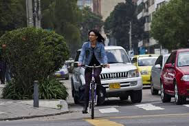 9 DE CADA 10 PERSONAS NO SE SIENTEN SEGURAS AL USAR LA BICICLETA COMO MEDIO DE TRANSPORTE