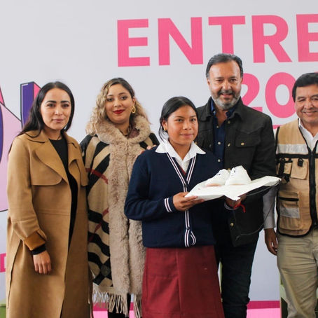Por medio del programa "Jalo a estudiar" entregan 4 mil 500 pares de tenis en Pátzcuaro