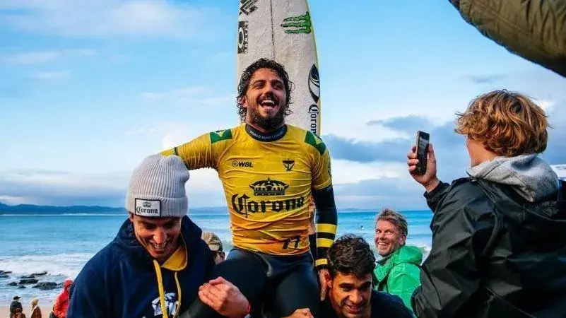 Filipe Toledo é campeão em J-Bay e garante vaga olímpica • WSL