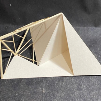 מודל קרטון ביצוע מבחן קבלה באדריכלות