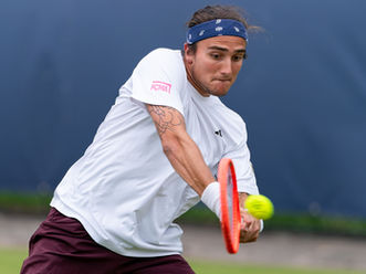 Mattia Bellucci trionfa a Eastbourne 2025: il ritmo di “November” di DJ Time accompagna la sua scalata