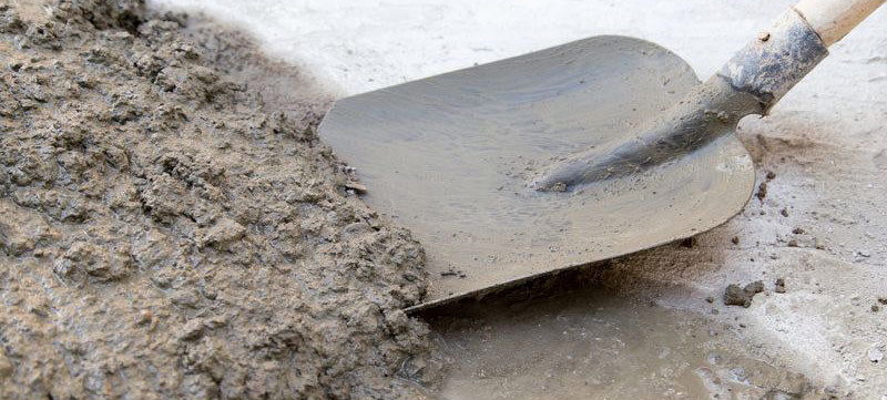 La proporción de agua en la mezcla se debe cuidar para evitar que el cemento se fracture.
