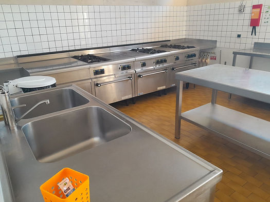 cuisine salle des fêtes 1.jpg