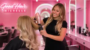 Come fare il taglio finale per uniformare le extension capelli con i capelli della cliente per dare un effetto naturale.