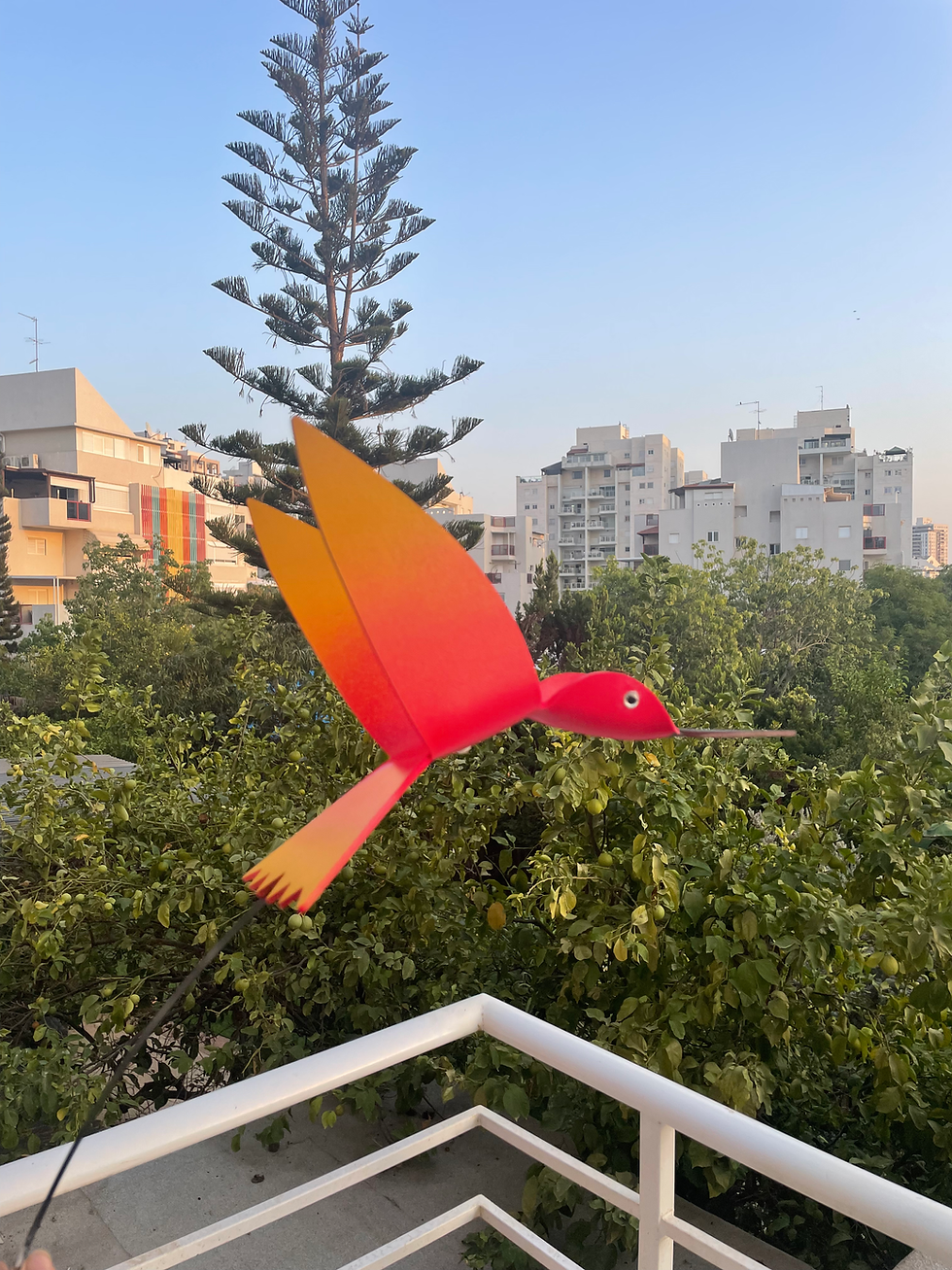 Thumbnail: Yellow hummingbird