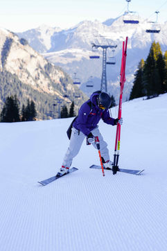 JUSKILA Lenk - Rennen am ausstecken durch die Swiss-Ski Profis. 