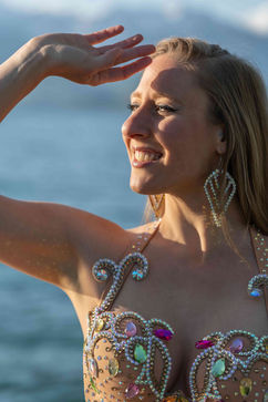 Portrait Bellydance am Thunersee bei Sonnenaufgang