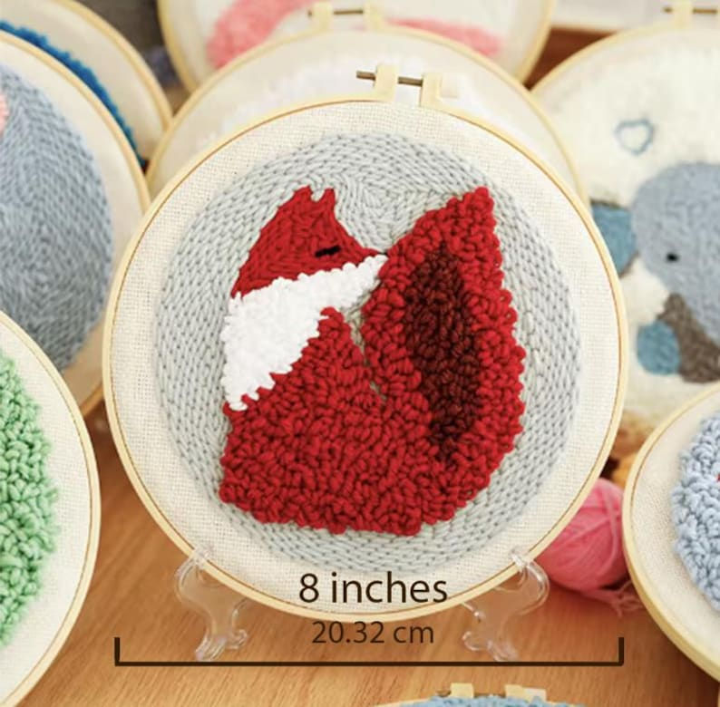 Embroidery hoop with red fox design, 8 inches (20x20 cm)