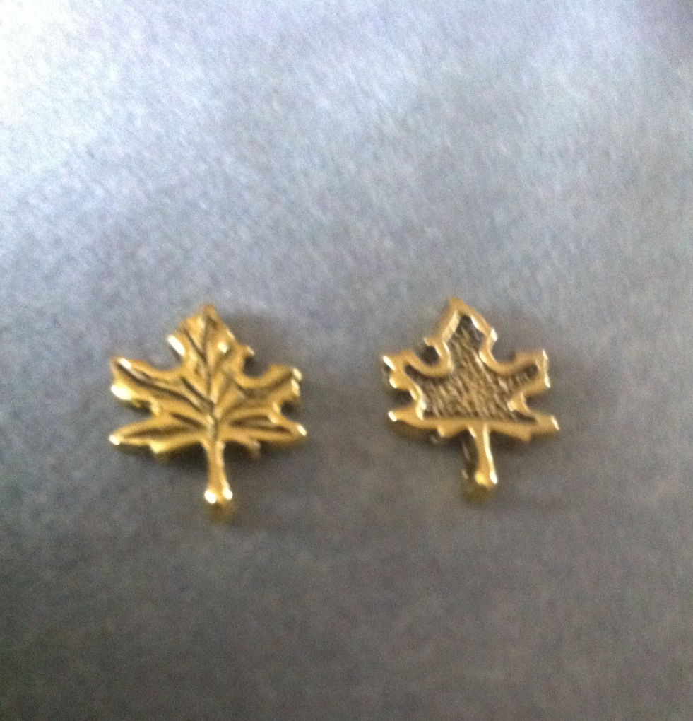 Charms: Gold Maple Leaf #133B