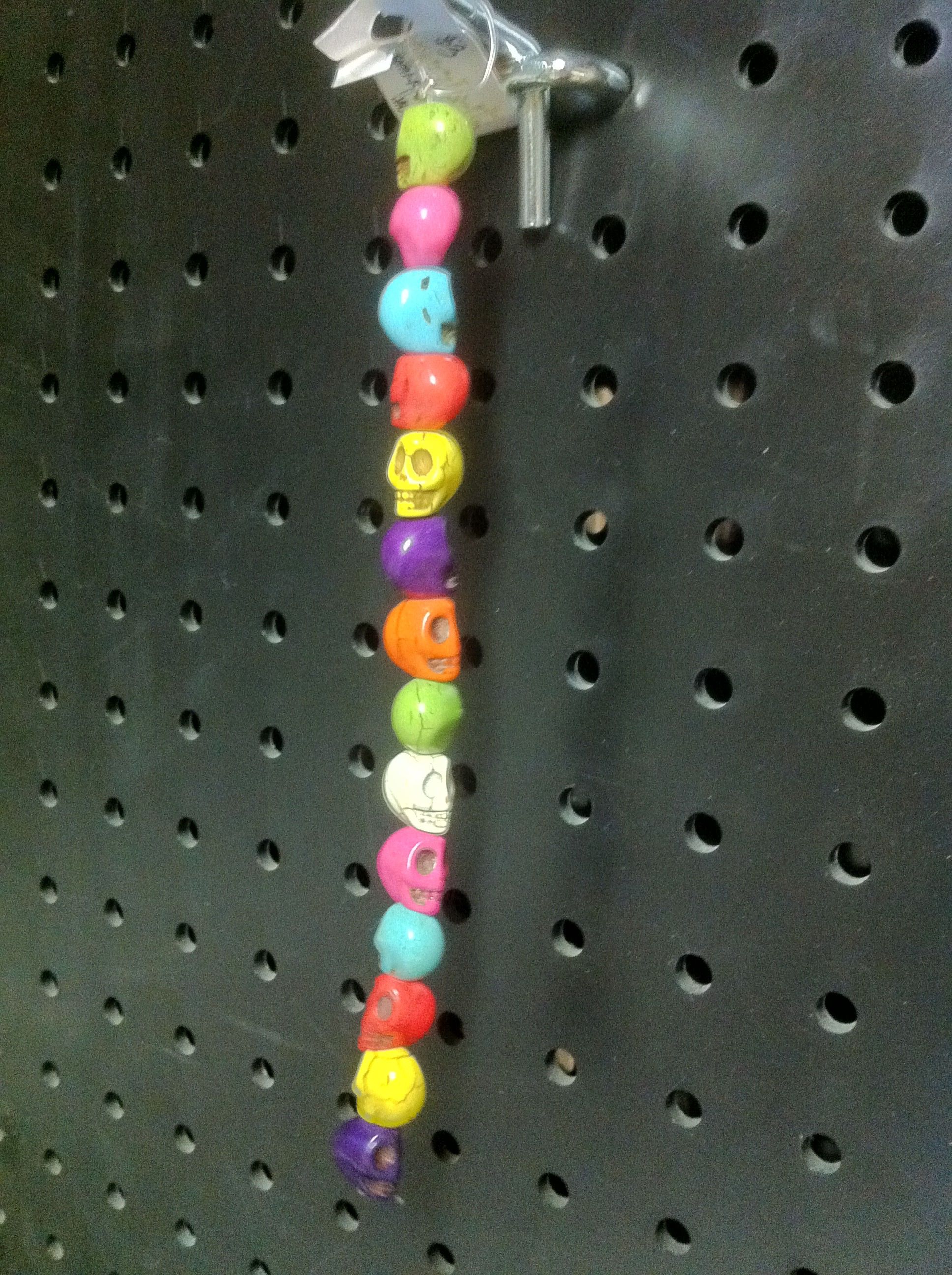 Howlite Skull strand