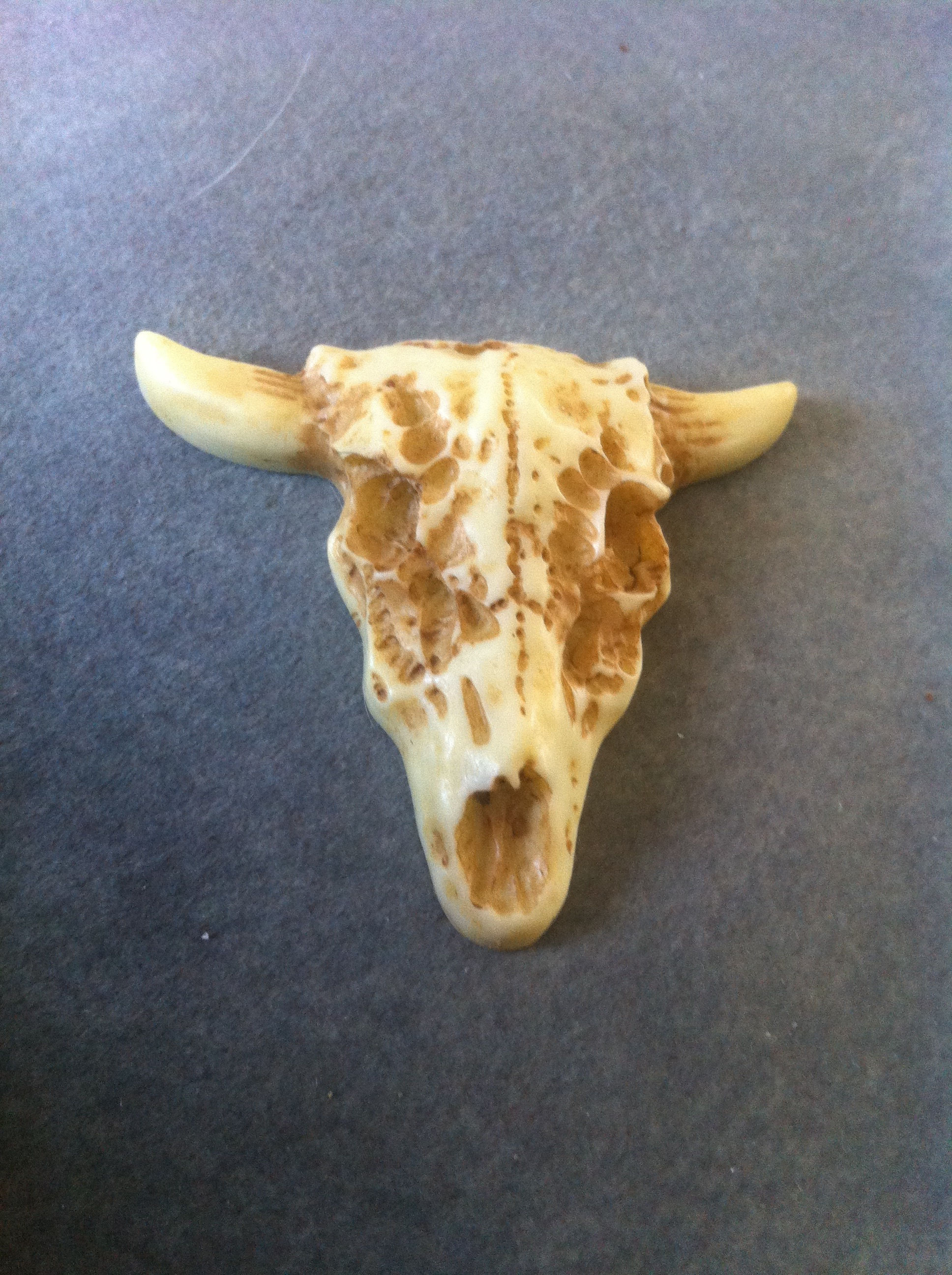 Charms: Large Resin buffalo skulls #310