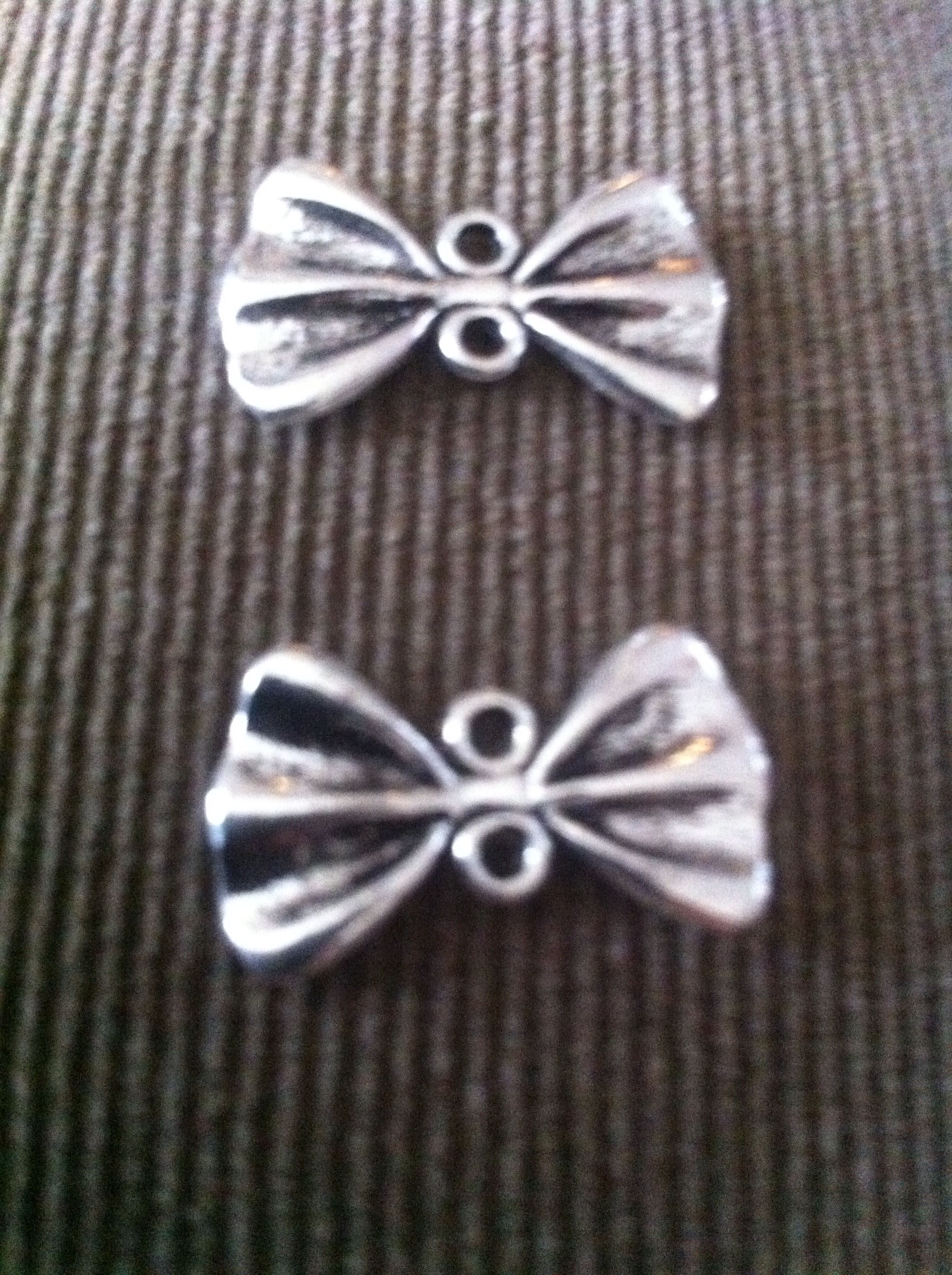Charms Medium silver Bows #339
