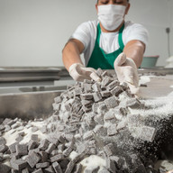 fábrica de balas de banana de antonina fotografo profissional curitiba debiasi fotografia foto institucional industrial corporativa fabril parana