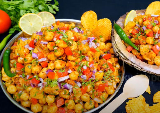 Chat: Enjoy spicy chickpea chana chaat at home, learn recipe