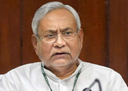 Fake News: People threw stones at JDU chief Nitish Kumar's convoy seeking votes in Bihar