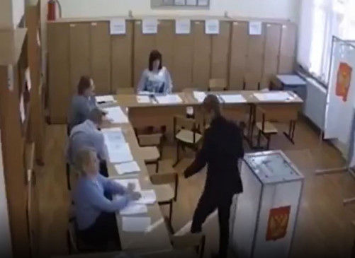 Fake News: Official officer did fake voting in US presidential election, know the truth