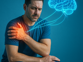 uomo con dolore alla spalla