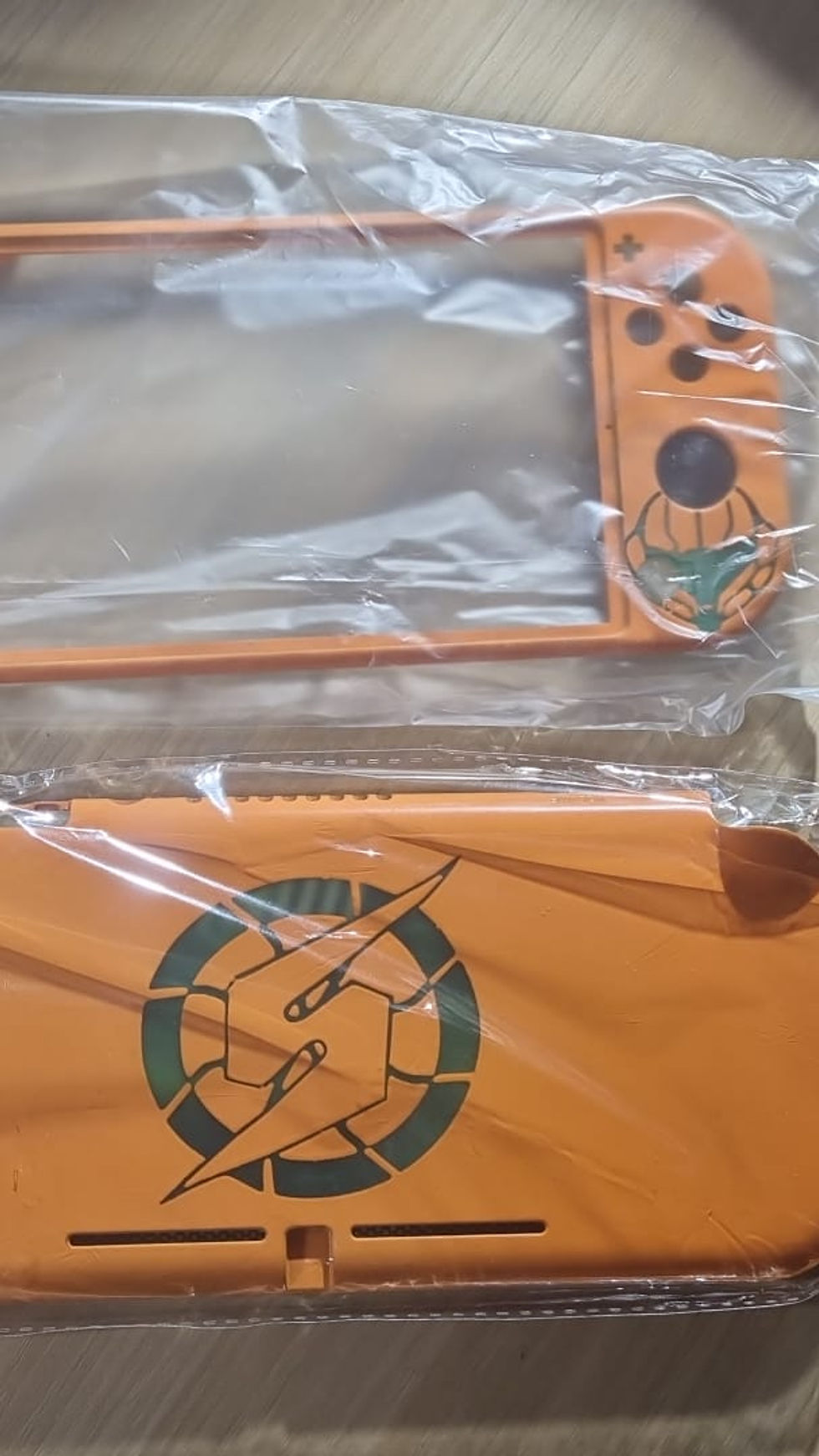 Thumbnail: Metroid Switch Lite Shell