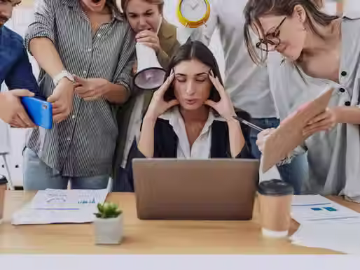 Les risques psychosociaux commencent bien avant le burn-out. Apprenez à repérer les signaux faibles et à agir en prévention durable.