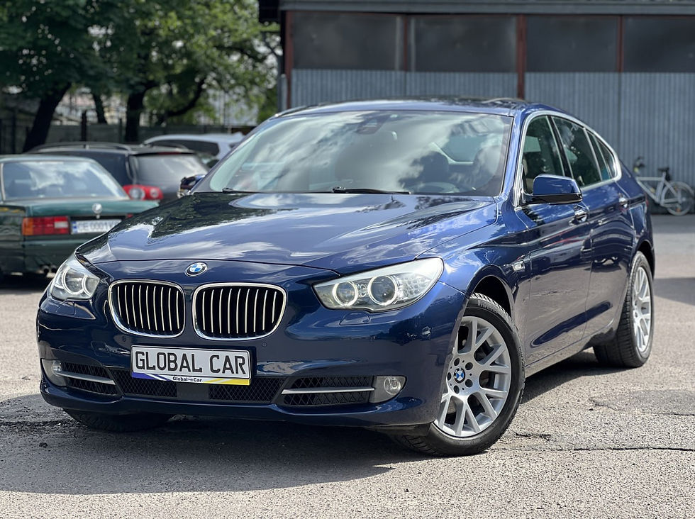 Синій автомобіль 2012 BMW 5 Series GT