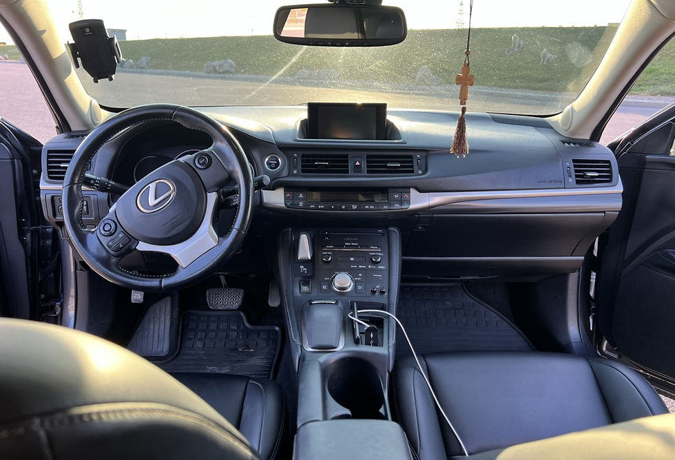 Прев'ю: Салон автомобіля 2014 Lexus CT 200h, 1.8л гібрид