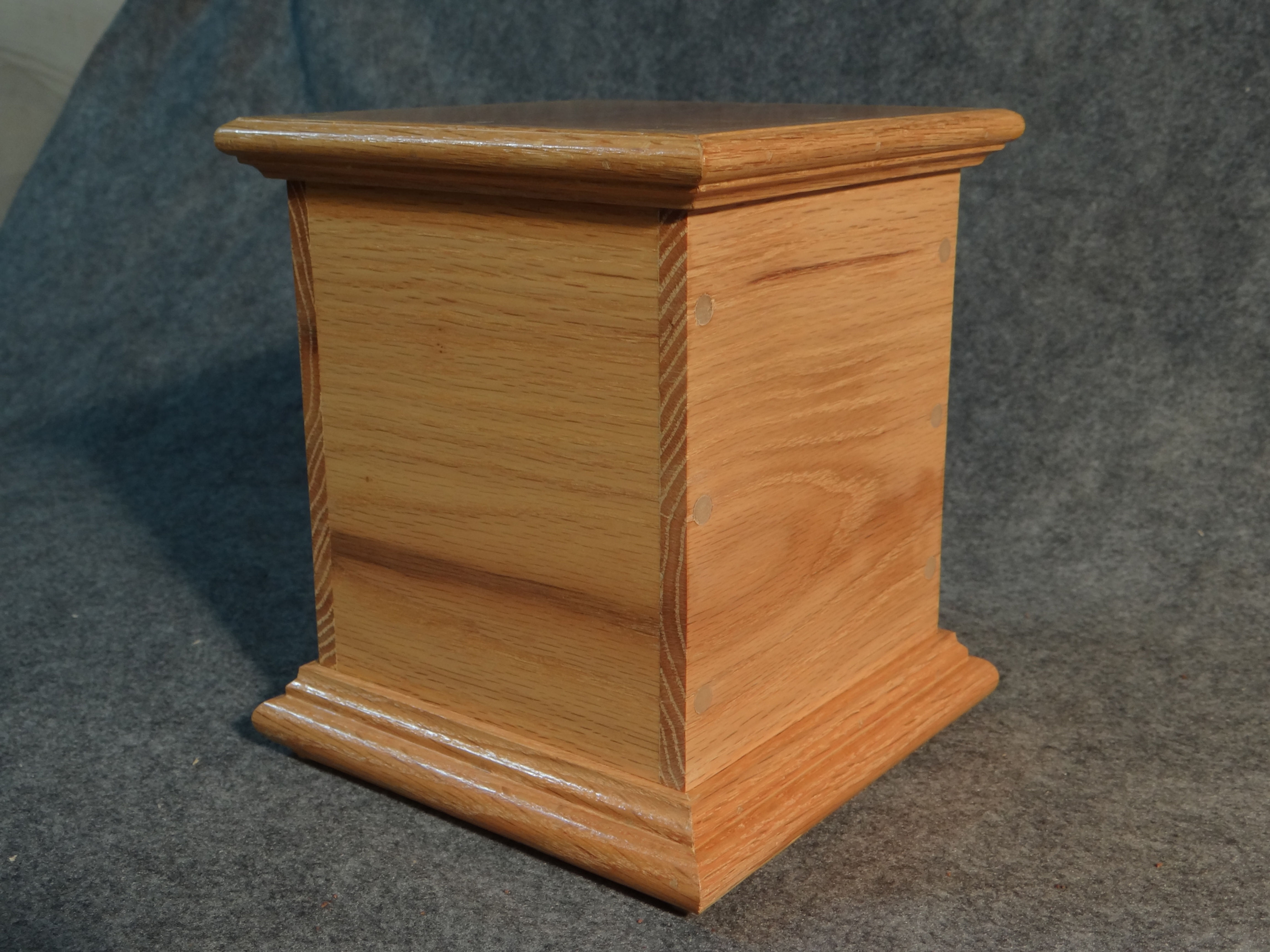 112 Cubic Inch Urn, Oak Wood w/ White Mist Stain