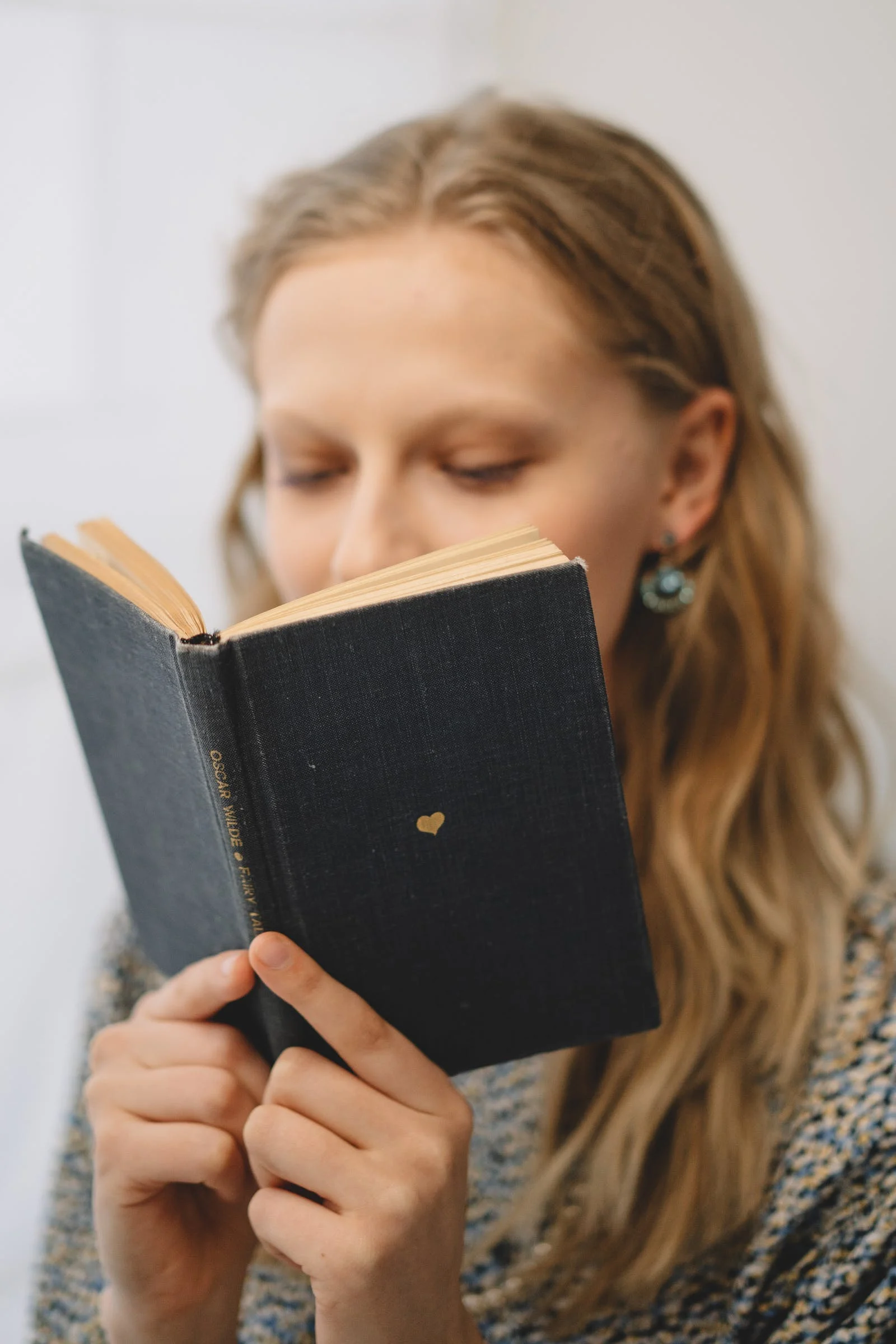 Girl reading a book with a heart on it | Start therapy today | Find a therapist in New York | Therapy for the Queer Community | Therapy for the South Asian community | Therapy for the Jewish Community | 10001 | 10002 | 10008 | 10009 | 10016