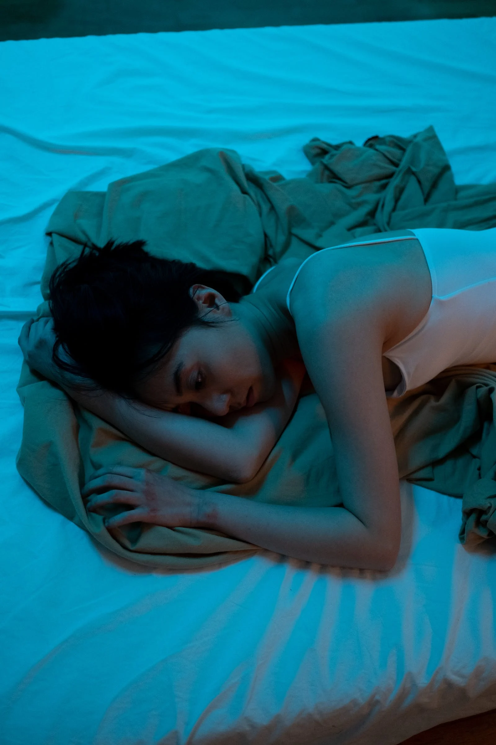 Sad girl laying down | Get help for seasonal affective disorder | Winter depression | Start therapy now | Find a therapist in New York City | Therapy for Depression | Therapy for SAD | 10001 | 10002 | 10003 | 10004